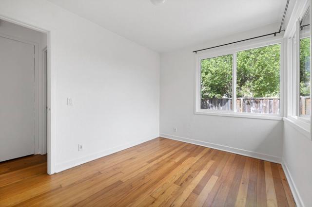 2160 Oakley Avenue, Menlo Park CA: https://media.crmls.org/mediaz/57e34139-2910-4fec-b59c-5806c7b404db.jpg