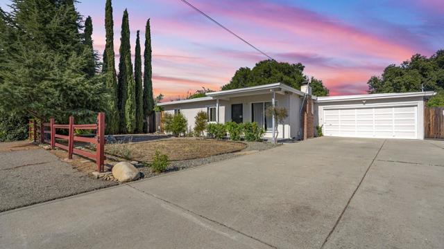 848 Kenneth Avenue, Campbell CA: https://media.crmls.org/mediaz/57e37b83-d39a-4df6-9985-f333bc6a1253.jpg