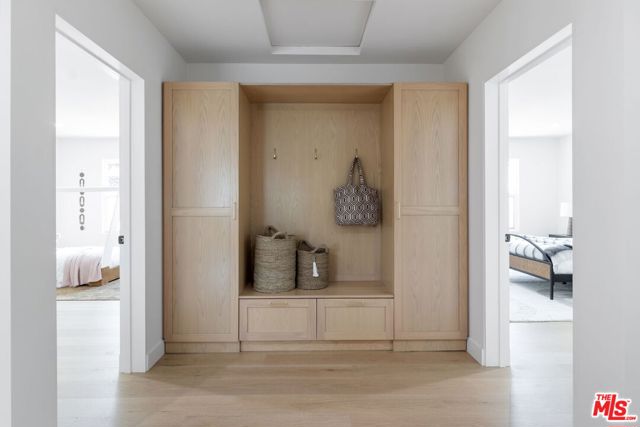 Image 16 of 56 For 4525 Greenbush Avenue