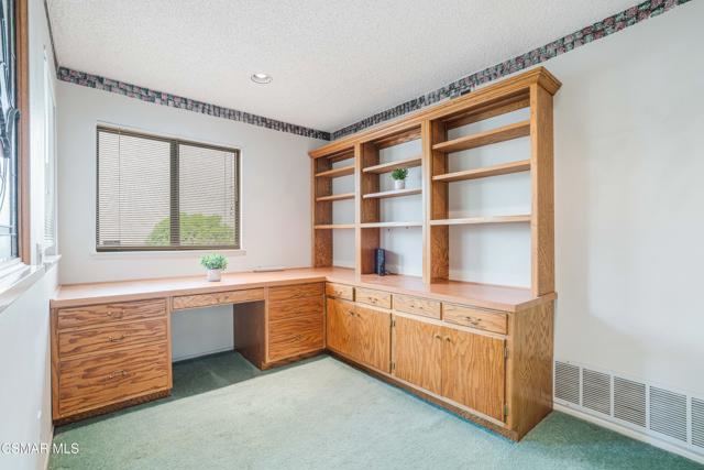 2025 Penngrove Street, Simi Valley CA: https://media.crmls.org/mediaz/57e43aa1-eb25-4c42-b106-66a2d4e0b39c.jpg