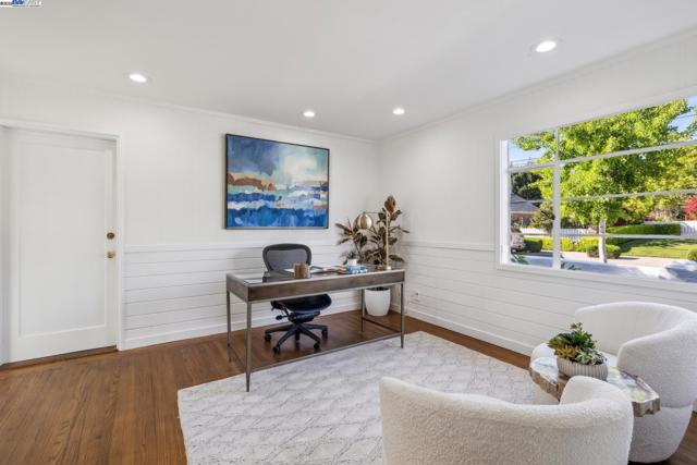 1630 Dayton Ave, Alameda CA: https://media.crmls.org/mediaz/57e50555-9042-4c4f-b7d1-c18e49e1883e.jpg