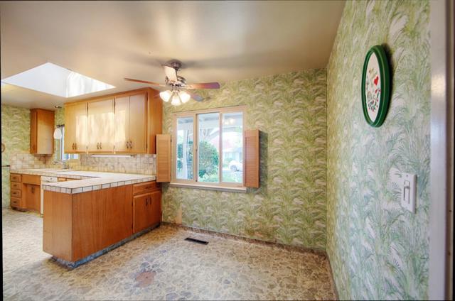 3810 Grove Avenue, Palo Alto CA: https://media.crmls.org/mediaz/57e544db-2d1f-4559-8e57-c39936005446.jpg