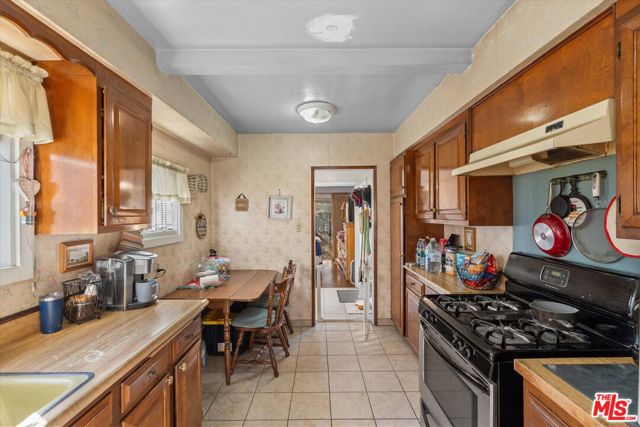 1757 Wellesley Avenue, Los Angeles CA: https://media.crmls.org/mediaz/57e56ab9-ab9e-4e32-af81-323f7b3ea3c9.jpg