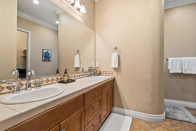 56925 Mountain, La Quinta CA: https://media.crmls.org/mediaz/57e59149-2358-40a0-8539-e9c7b5500710.jpg