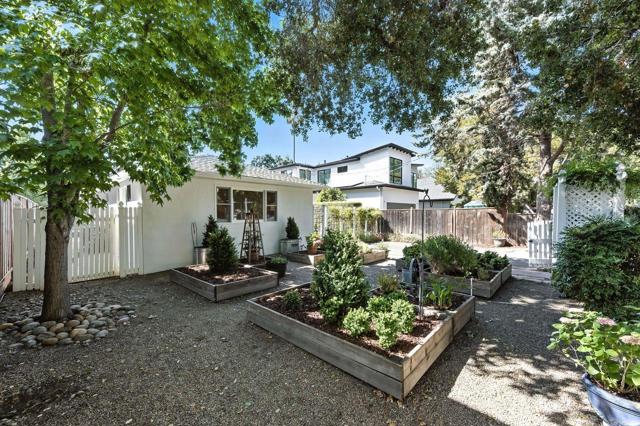 1422 W Selby Lane, Redwood City CA: https://media.crmls.org/mediaz/57e5d851-c3a6-4567-97d1-c95dae2ac296.jpg
