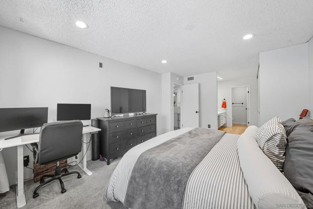 10250 Caminito Cuervo, San Diego CA: https://media.crmls.org/mediaz/57e6034a-ef66-4788-ac45-6572cde9d621.jpg