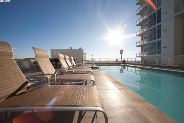 222 Broadway, Oakland CA: https://media.crmls.org/mediaz/57e62508-be0c-4042-89e7-c98088baddff.jpg