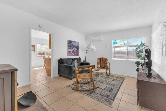 5797 Linda Lee Drive, Yucca Valley CA: https://media.crmls.org/mediaz/57e64043-eadf-4b88-8619-40c8ebbc367e.jpg