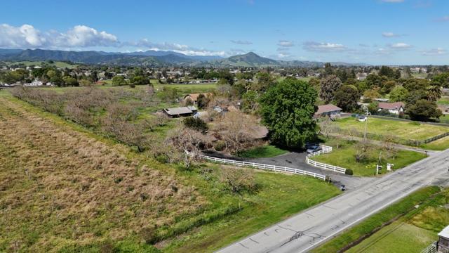 13755 Columbet Avenue, San Martin CA: https://media.crmls.org/mediaz/57e676eb-d96b-4281-883d-b68a74dc9a91.jpg