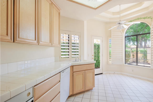 106 Celano Circle, Palm Desert CA: https://media.crmls.org/mediaz/57e6a3d9-b657-4098-93b9-132e657bddb0.jpg