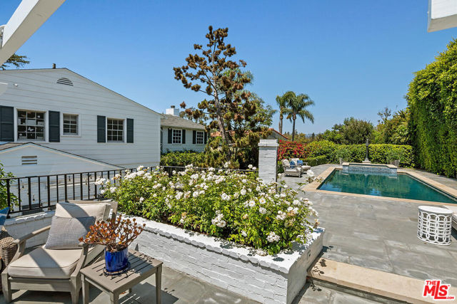 10428 Wyton Drive, Los Angeles CA: https://media.crmls.org/mediaz/57e6a565-70e2-47cb-9e27-456ffd9c49dd.jpg