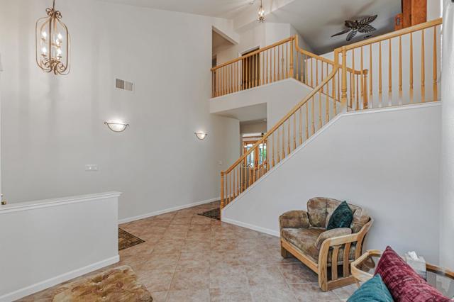 975 Oak Brook Way, Gilroy CA: https://media.crmls.org/mediaz/57e70f70-836a-45c8-8e81-ae55c465f981.jpg