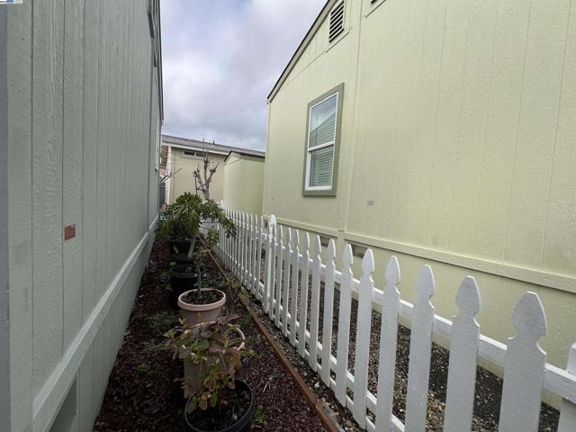 1515 N Milpitas Blvd, Milpitas CA: https://media.crmls.org/mediaz/57e729a6-c1a4-4ebf-b198-66e2090c895f.jpg