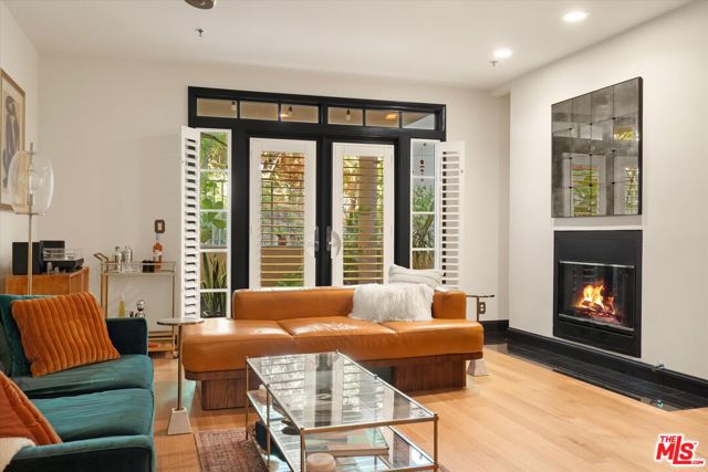 2222 N Beachwood Drive, Los Angeles CA: https://media.crmls.org/mediaz/57e72a94-078d-4c11-a601-f78addc3d464.jpg