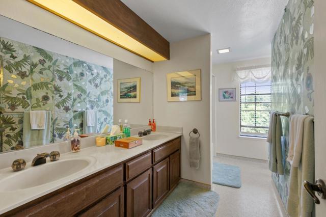 11027 Eastbrook Avenue, Los Altos CA: https://media.crmls.org/mediaz/57e74e53-f99d-4404-a81a-a53896b48cbc.jpg
