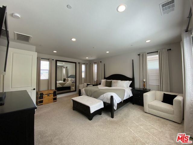 18648 Juniper Springs Drive, Canyon Country CA: https://media.crmls.org/mediaz/57e77ca3-7c6c-4283-9d45-32f316b0204d.jpg
