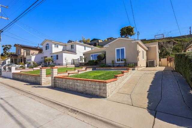 2967 Dove St, San Diego CA: https://media.crmls.org/mediaz/57e78632-1099-418b-876f-6a0fd1b9964d.jpg