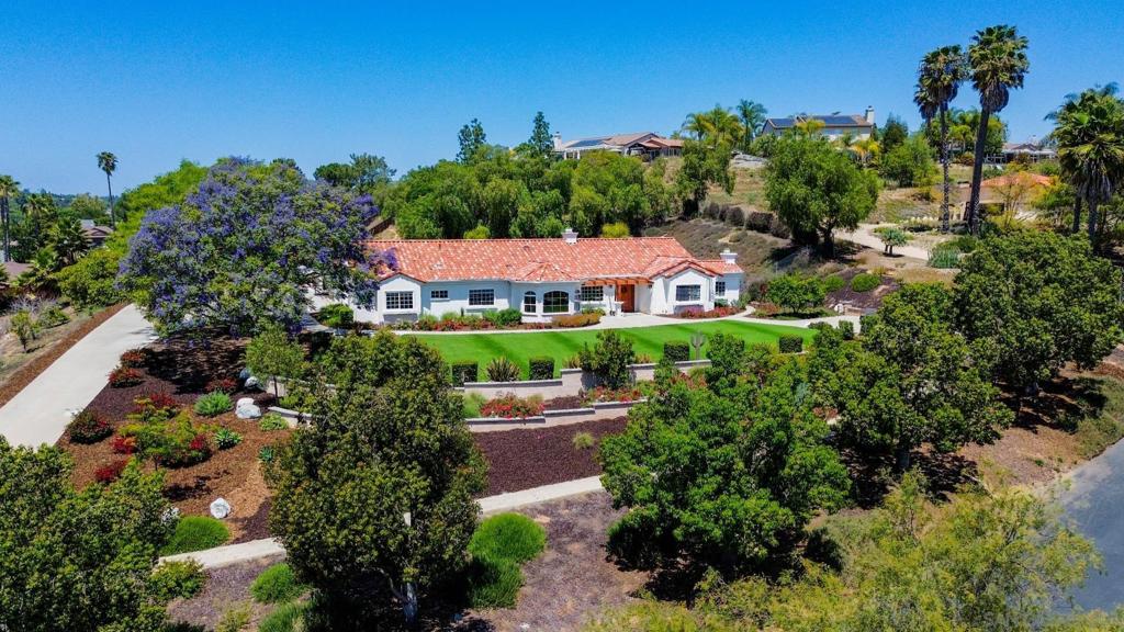 https://media.crmls.org/mediaz/57e7975b-b134-40a9-a6f6-a711213c42c8.jpg?preset=X-Large