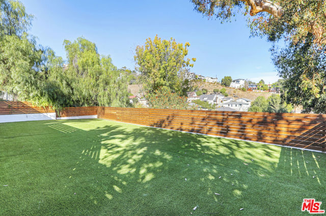 421 Beech Street, Los Angeles CA: https://media.crmls.org/mediaz/57e799d5-c8a2-4b8f-8dfc-608059bf1303.jpg