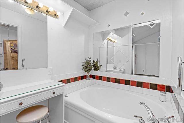 13612 El Mar Ave, Poway CA: https://media.crmls.org/mediaz/57e7e1fd-bb8c-4f8f-88ba-9df21f76dd02.jpg