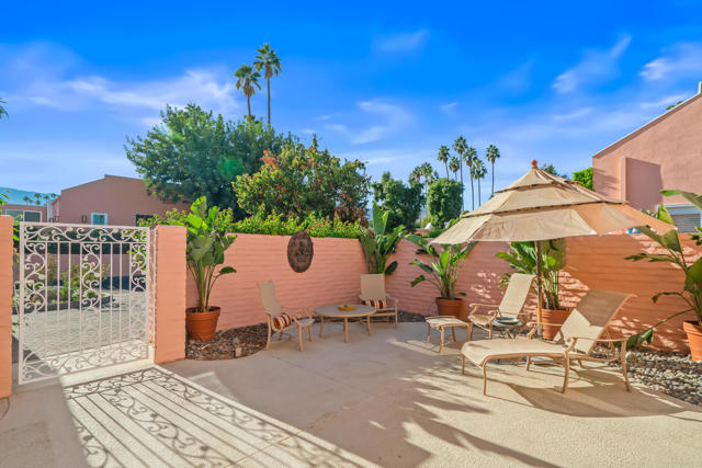 47444 Rabat Drive, Palm Desert CA: https://media.crmls.org/mediaz/57e7e3b4-cacc-447c-b134-5d49a89bd978.jpg