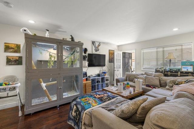 938 College Drive, San Jose CA: https://media.crmls.org/mediaz/57e85d8a-7d7b-4cfd-be1a-23f4e3340e93.jpg