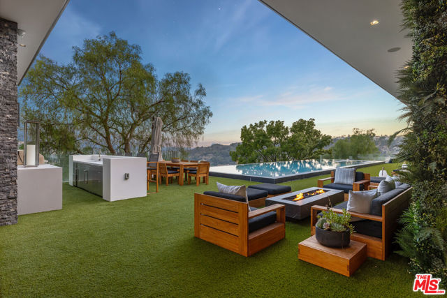 6 Bed Home for Sale in Beverly Hills, California