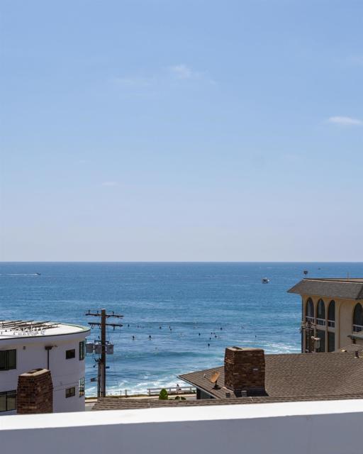 242 Playa Del Norte St, La Jolla CA: https://media.crmls.org/mediaz/57e906b1-3b25-4118-9170-5f09dd38e945.jpg