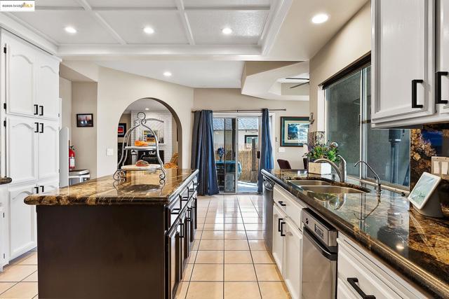 5090 Double Point Way, Discovery Bay CA: https://media.crmls.org/mediaz/57e94691-e3c0-48bd-9a18-c215615e8d35.jpg
