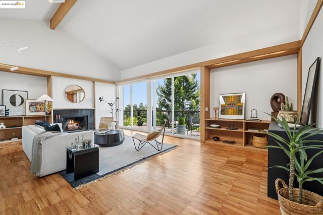 120 Hill Rd, Berkeley CA: https://media.crmls.org/mediaz/57e9a6ef-93b8-408d-81bf-4b435f741f8e.jpg