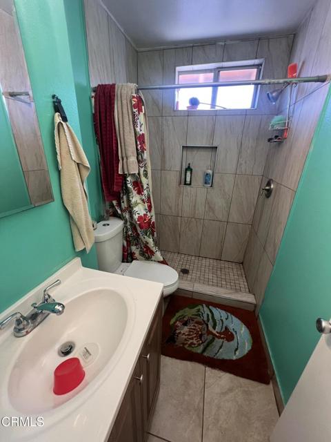 502 504 E Hemlock Street, Oxnard CA: https://media.crmls.org/mediaz/57e9c3f0-8540-477f-aa0d-fa8ccc5dd01e.jpg
