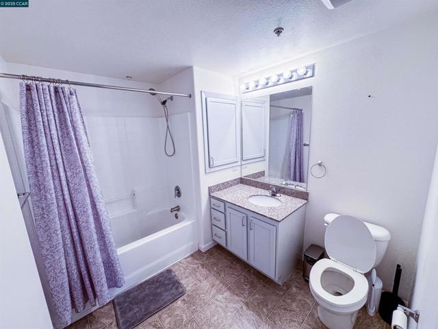 4200 E Commerce Way, Sacramento CA: https://media.crmls.org/mediaz/57ea1ac2-7e77-46aa-a29e-277d8d744d28.jpg