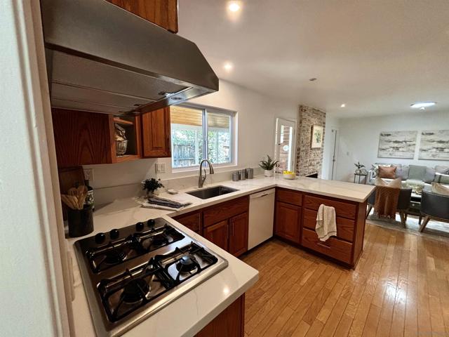 359 W Glenwood Ave, Fullerton CA: https://media.crmls.org/mediaz/57ea3273-d061-4d71-a5b1-ab6f98450d7c.jpg