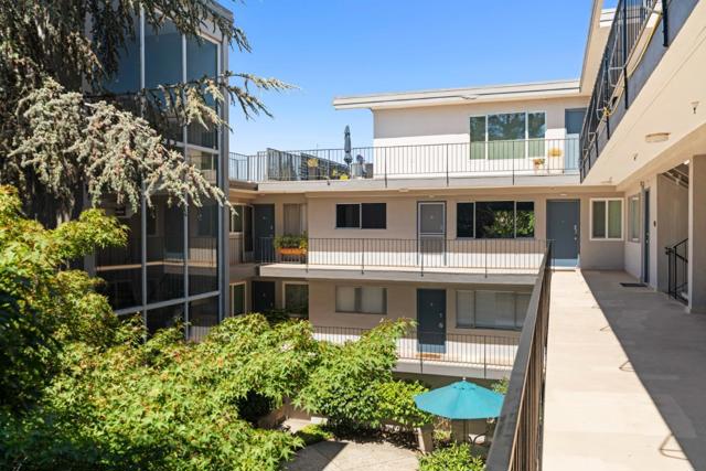 464 Clinton Street, Redwood City CA: https://media.crmls.org/mediaz/57ea40c1-bf26-40bd-a16d-cb186c4c568d.jpg