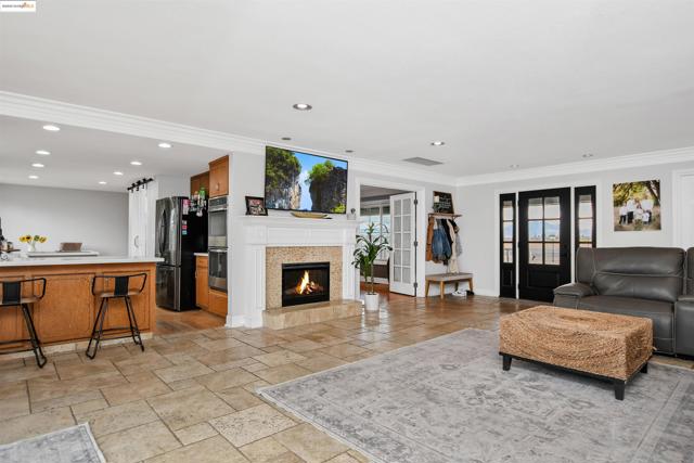 4828 Sellers Ave, Brentwood CA: https://media.crmls.org/mediaz/57eac256-2f9e-45c8-9fa6-2ef84f508fa4.jpg