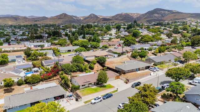 3317 Dalhart Avenue, Simi Valley CA: https://media.crmls.org/mediaz/57ec130f-359d-432f-8cc9-0f71e1a7fb18.jpg