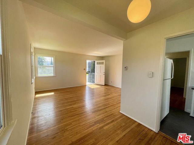 5954 W 85Th Place, Los Angeles CA: https://media.crmls.org/mediaz/57edaa62-27f6-4179-ac35-0a68968c451b.jpg