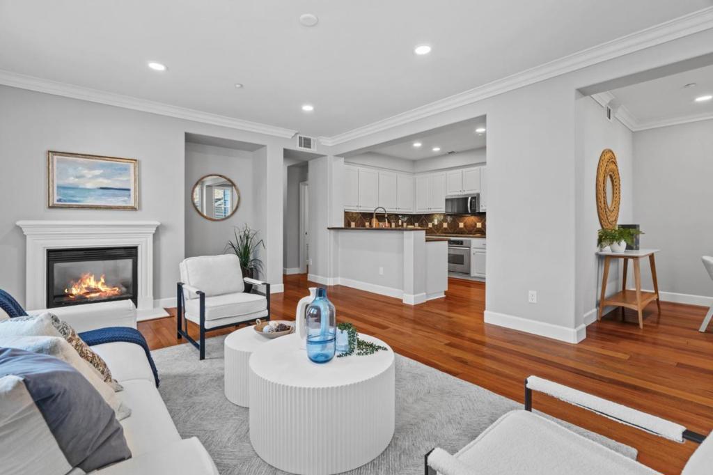 800 Live Oak Way #802