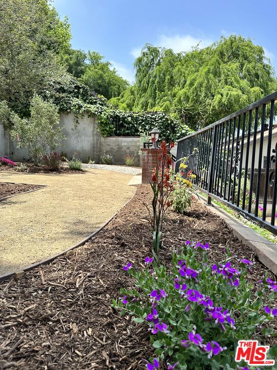 4188 Division Street, Los Angeles CA: https://media.crmls.org/mediaz/57ede6b6-4a39-4b00-8b34-387eba71b60d.jpg