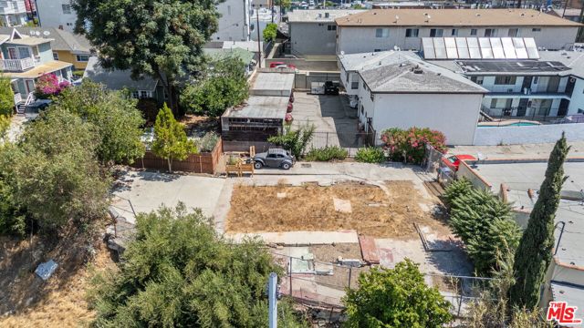 133 S Avenue 64, Los Angeles CA: https://media.crmls.org/mediaz/57ee3548-2e9e-459f-b299-186a9c5fe64b.jpg