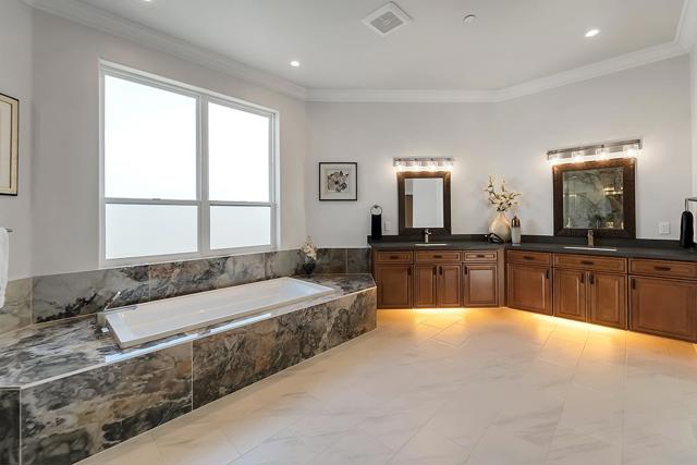 475 E Middle Avenue, San Martin CA: https://media.crmls.org/mediaz/57ee6869-7bb9-4771-b37f-a54a3c661adc.jpg