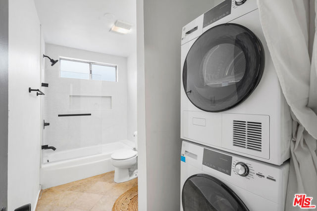 1045 S Bedford Street, Los Angeles CA: https://media.crmls.org/mediaz/57eefd0e-edf7-4fd1-891f-89805bfe2147.jpg