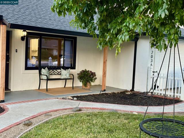 2036 Helen Road, Pleasant Hill CA: https://media.crmls.org/mediaz/57efa4b6-c01e-48c8-8925-e69786fb453e.jpg