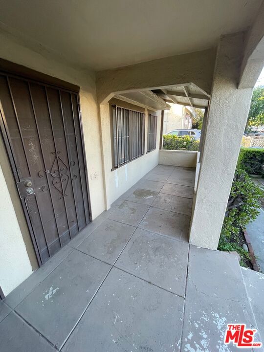 1185 N Normandie Avenue, Los Angeles CA: https://media.crmls.org/mediaz/57efb1cc-1973-4119-ba0a-c768899ccc95.jpg