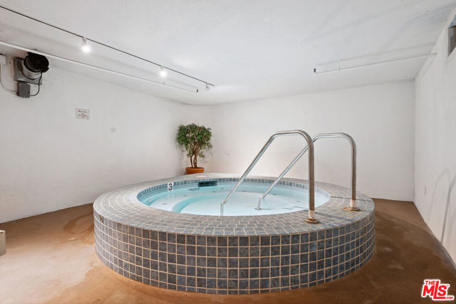1250 S Beverly Glen Boulevard, Los Angeles CA: https://media.crmls.org/mediaz/57f0a449-91b8-4d20-8c2d-4aa3c8d6e247.jpg