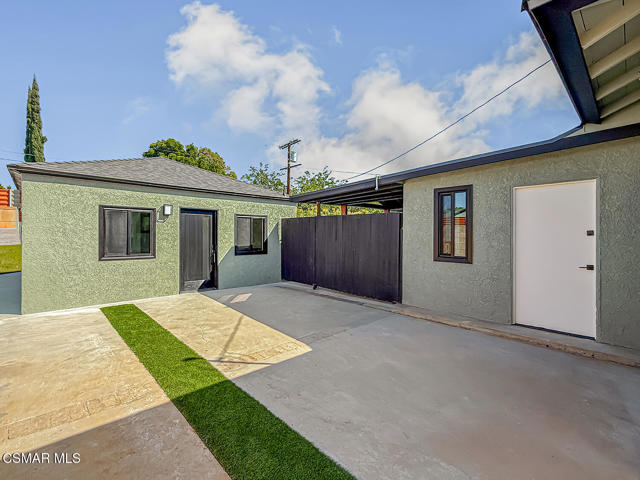 7530 Gaviota Avenue, Lake Balboa CA: https://media.crmls.org/mediaz/57f1107d-ff0f-41fc-9df6-da13ccb62d35.jpg