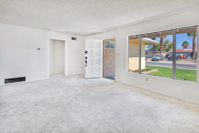 81103 Alberta Avenue, Indio CA: https://media.crmls.org/mediaz/57f224f4-6e14-4089-a214-afaeda46b4cd.jpg