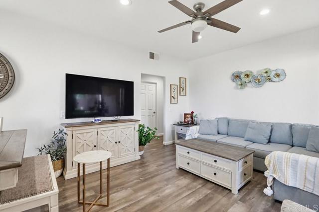 Detail Gallery Image 5 of 27 For 11452 via Rancho San Diego #197,  El Cajon,  CA 92019 - 2 Beds | 2 Baths