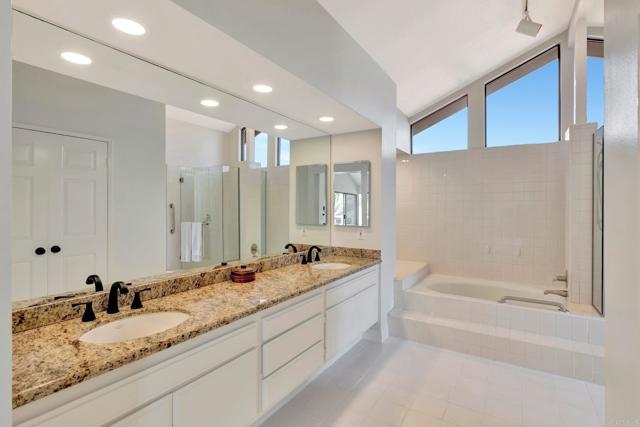 1211 Countrywood Lane, Vista CA: https://media.crmls.org/mediaz/57f2cc95-c877-4972-bc62-2ea016b6e618.jpg
