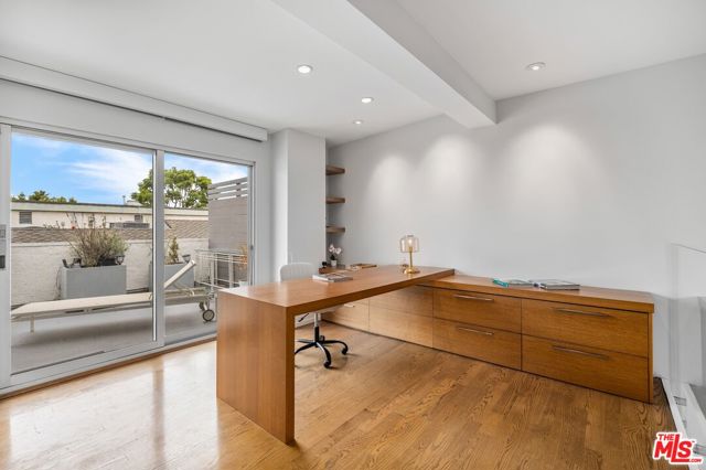 1730 California Avenue, Santa Monica CA: https://media.crmls.org/mediaz/57f2dca2-c9cb-426e-8467-422fe4718261.jpg